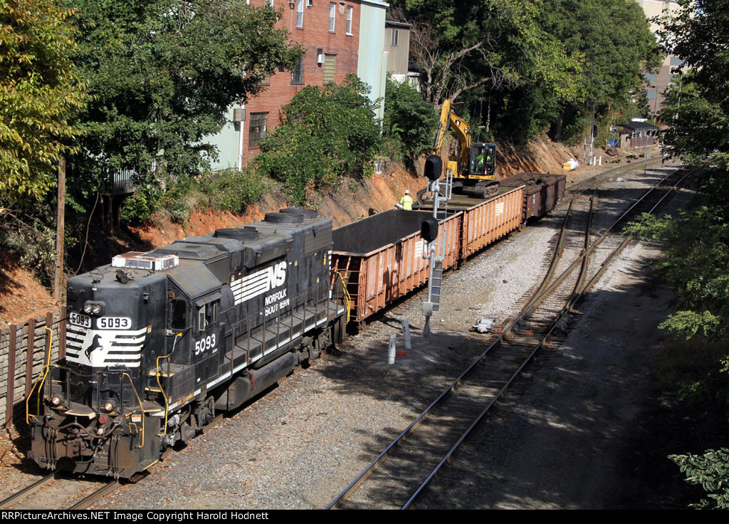 NS 5093 leads train 94Q slowly down the "original" NS line at Southern Junction